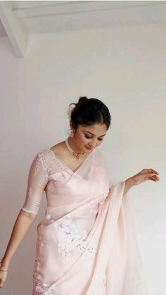 Blouse Neck Designs Saree, Blouse Designs Trendy, Latest Saree Blouse Designs, Blouse Designs Saree, Net Saree Blouse Designs, Net Saree Blouse, Latest Saree Blouse, Designs Blouse, Netted Blouse Designs