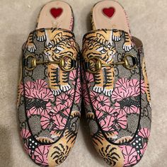 This Is An Authentic Pair Of Gucci Gg Supreme Monogram Bengal Womens Princetown Slippers Size 36.5 In Beige And Pink. These Chic Loafers Are Crafted Of Brown On Beige Monogrammed Gucci Coated Canvas With A Multicolored Bengal Tiger, A Flora Scene, And An Aged Gold Horse-Bit Embellishment At The Vamp. They Feature A Rounded Toe With Black Leather Trim And A 0.5-Heel. Gucci Monogram Loafer, Gucci Coat, Beige And Pink, Gold Horse, Bengal Tiger, Horse Bits, Gucci Mules, Gucci Shoes, Brown Gold