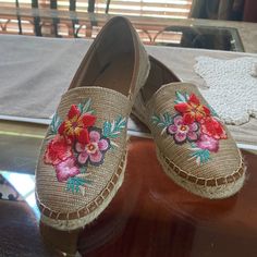 Brand New Condition, Size 6. Spring Vacation Flat Espadrilles, Closed Toe Flats For Spring Vacation, Spring Vacation Closed Toe Flats, Comfortable Spring Synthetic Espadrilles, Spring Beach Espadrille Flats, Spring Slip-on Synthetic Espadrilles, Spring Beach Flats With Round Toe, Comfortable Brown Espadrilles For Spring, Beach Flats With Round Toe For Spring