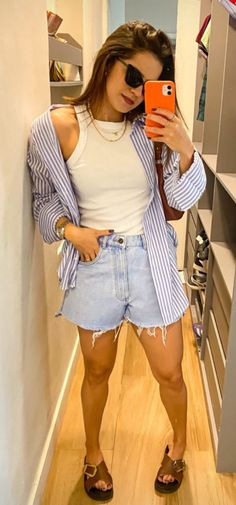 Camisa E Short, Stripped Shirt Women Outfit Summer, Stripped Short Outfits, Linen Shirt Outfit Summer, Look Kimono, Casual Outfit Inspiration, Casual Day Outfits, Elegante Casual, Quick Outfits