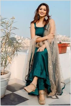 Simple Indian Suits, डिजाइनर कपड़े, Dark Green Top, Green Anarkali, Stylish Kurtis Design, Simple Kurta Designs, Simple Kurti Designs