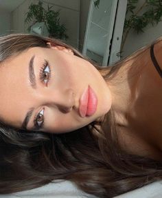 Smink Inspiration, Foto Poses, Lip Fillers, Natural Makeup Looks, Her Eyes, Everyday Makeup, Pretty Makeup, Girls Makeup, Cute Makeup