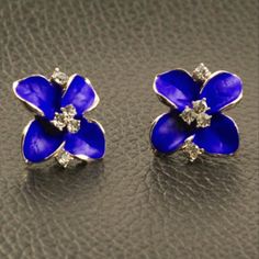 These Look Like A Hibiscus Flower Navy With Gold And Rhinestones Pretty! Great Size Nwot, Boutique Item Floral Hawaii Hibiscus Feminine Easter Gift Pretty Bridesmaid Earring, Hawaii Hibiscus, Blue Flower Design, Blue Flower Earrings, Teal Earrings, Cross Earrings Studs, Moon And Star Earrings, Flat Back Earrings, Heart Brooch