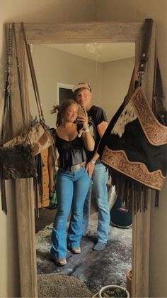 #couples #outfit #inspo #outfitinspo #country #boho #mirror #cowhide Comfortable Western Outfits, Outfits For Boots, Old Country Outfits Women, Casual Country Outfits Winter, Thanksgiving Outfit Country, Cute Outfits For Date Night, Going Out Country Outfits, Country Going Out Outfits, Country Engagement Pictures Outfits