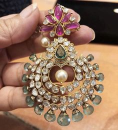 Ear Tops, Indian Jewellery Gold, Indian Jewelry Earrings, Indian Jewellery Design Earrings, Gold Jewelry Sets, Wedding Jewellery Collection, Antique Gold Jewelry, Jewelry Design Ideas, Polki Jewellery