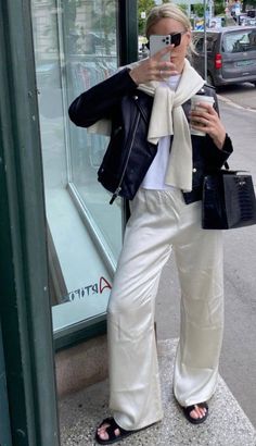 Silky Pants Outfit, Silk Pants Outfit, Satin Pants Outfit, Madrid Outfits, Silky Pants, Thanksgiving Outfit Ideas, Perfect Thanksgiving