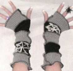 Aesthetic Gloves, Grunge Fairycore, Cool Outfit, Diy Vetement, Estilo Punk, Aesthetic Pics, Alt Fashion, Fairy Grunge, Alternative Outfits