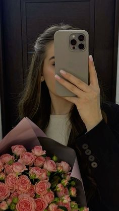 Girly Photography Wallpaper, Flowers Story Instagram, Cool Wallpapers Music, Brown Wavy Hair, Korean Outfit Street Styles, Snap Friends, Instagram Ideas Post, Best Poses For Pictures, Aesthetic Indie