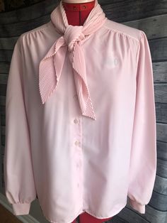 Tie it up!  Vintage 80's D'allairds Pink blouse with long pleated ties at collar.   Size L/XL, Made in Canada.  Also has plumed sleeves with button cuffs. Dusty Pink Blouse, Black Sweater Dress, Collar Blouse, Womens Blouses, 1980s Vintage, Pink Blouse, Blouse Vintage, Styling Ideas, Square Scarf