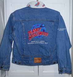 VTG 90s PLANET HOLLYWOOD Arnold Schwarzenegger Denim Trucker Big Logo Jacket~M | eBay Fitted Retro Denim Jacket For Streetwear, Hollywood Logo, Rock Jacket, Hard Rock Casino, Western Style Outfits, Planet Hollywood, 1990s Fashion, Logo Label, Arnold Schwarzenegger