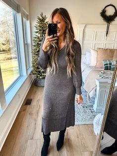 Sweater dresses are so cute for fall and winter. Pair this long dress with boots and you have the perfect holiday outfit. Winter family pictures // holiday party outfit idea /// mom style Long Dress With Boots, Holiday Outfit Winter, Winter Family Pictures, Winter Family, Sweater Dresses