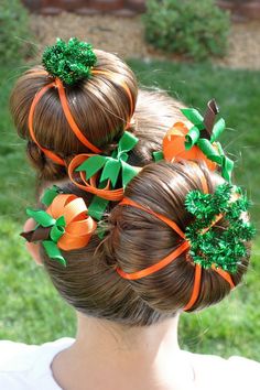 I was looking up cute hair ideas for tays picture day tomorrow.  Mom's, please don't do this. Unless, you want to pay for therapy later Halloween Hairdos, Halloween Hairstyles, Wacky Hair Days, Wacky Hair, Crazy Hair Day At School, Halloween Hair, Crazy Hair Days, Toddler Hair, Crazy Hair