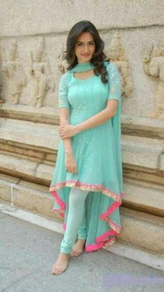 Indian Wedding Guest Dress, Orang India, Gaun Fashion, Long Dress Design, Salwar Kamiz, Indian Gowns Dresses, Designer Kurtis, Kurti Designs Party Wear, Kurta Designs Women