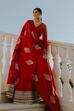 Presenting you latest Indian Reception Night Outfit ideas for Bride & Groom. From gowns to lehenga choli , we have got variety of reception outfits. #weddingbazaar#indianwedding #receptionoutfitforbride #receptionoutfitforbrideindian #receptionoutfitforbrideindiangown #receptionoutfitforbrideindianlehengacholi #receptionoutfitforbridelatest #receptionoutfitforbridecasual #receptionoutfitforbridewhite #receptionoutfitforbrideindianbridal #indianreceptionoutfitbridalgowns #indianreceptionoutfit