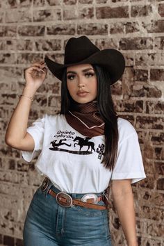 Quieto Cabron T Shirt - ShopRockem Simple Vaquera Outfits, Plus Size Vaquera Outfit, Western Outfits Women Casual, Cowgirl Outfit Ideas, Western Outfits Women Winter, Vaquera Outfits, Cowgirl Outfits For Women, Country Chic Outfits, Cute Cowgirl Outfits