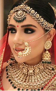 Latest Maang Tikka Designs, Bridal Maang Tikka, Latest Bridal Makeup, Tikka Designs, Beautiful Bridal Makeup, Best Indian Wedding Dresses, Indian Bride Makeup, Bridal Jewelry Sets Brides, Bridal Makeup Images