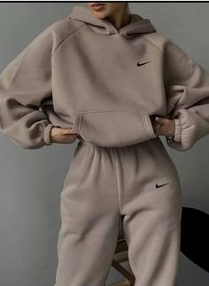 Cute Nike Outfits, Suit For Women, Simple Trendy Outfits, Sports Suit, Sporty Outfits, Cute Everyday Outfits, Really Cute Outfits, Cute Simple Outfits, Casual Style Outfits