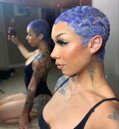 Green Pixie Cut, Blue Natural Hair, Dyed Hairstyles, Buzzed Hair Women, Short Haircut Ideas, Short Dyed Hair, Shaved Hair Cuts