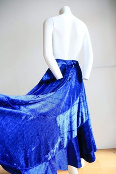 Blue Silk Lined Skirt, Velvet Maxi Skirt 90s, Vintage Blue Flared Skirt, Velvet Circle Skirt, Vintage Blue Lined Skirt, Blue Velvet Skirt, Half Circle Skirt, Velvet Midi Skirt, Holiday Skirts