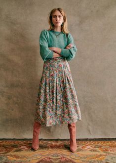 Jade Skirt - Floral - Viscose - Sézane Womens Style 2024, Intentional Wardrobe, Office Boho, Rok Outfit, Winter Skirt Outfit, Stil Boho, Winter Skirt, Beautiful Clothes, Fashion Mistakes