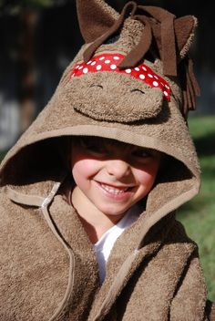 "Does your kids love pony and horses? This hooded towel is THE gift for them. This is the perfect towel, for the beach, lake, swimming and bath. It is made with a 100% soft medium weight absorbent towel, it has a hood to keep their heads warm with the horse face. The horse face is embroidered and applique, with a maine in the back of the hood to add extra detail. I also make different colors for boys and girls. Horse is made with a large 30\" x 54\" towel for the body, so it will fit for long ti Homemade Baby Gifts, Kids Hooded Towels, Gifts Homemade, Coloring For Boys, Towel Animals, Hooded Bath Towels, Hooded Towels, Swim Towel, Horse Face