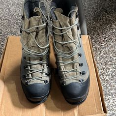 Bates Men’s Uniform Boots New !!! Size 91/2r New In Box Nonsmoker No Pets Gore-tex Combat Hiking Boots With Round Toe, High-top Gore-tex Boots With Branded Insole, Tactical Gore-tex Boots With Round Toe, Gore-tex Tactical Boots With Round Toe, Tactical Boots With Vibram Sole And Round Toe, Outdoor Waterproof Boots With Snip Toe, Black Round Toe Hiking Boots For Hunting, Military Tactical Boots, Military Combat Boots