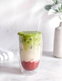 Iced Strawberry Matcha Latte | Yes Moore Tea Matcha Foam, Whipped Matcha, Vanilla Matcha Latte, Matcha Water, Matcha Tea Recipes, Matcha Tea Latte