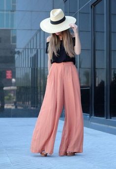 Trendy Street Style Outfits, Palazzo Pants Outfit, Wide Legged Pants, Mode Tips, Rock Outfit, Blazer Outfit, Trendy Street Style, Cooler Look, Outfit Trends