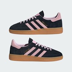 Pink Adidas Shoes, Spezial Shoes, How To Have Style, Adidas Handball Spezial, Adidas Handball, Trendy Shoes Sneakers, Preppy Shoes