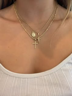 Jewelry Christan, Stacked Cross Necklaces, Jesus Necklace Christian Jewelry, Cross Gold Jewelry, Christian Necklace Aesthetic, Christian Jewelry Aesthetic, Cross Necklace Stack, Aesthetic Cross Necklace, Minimalist Jewelry Aesthetic