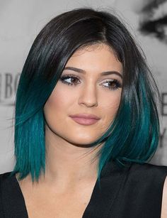 Gorgeous Green Hair Color Ideas for Beginners Blue And Green Hair, Teal Ombre Hair, Short Azul, Celebrity Short Hair, Short Ombre Hair, Teal Hair, Turquoise Hair, Ombré Hair