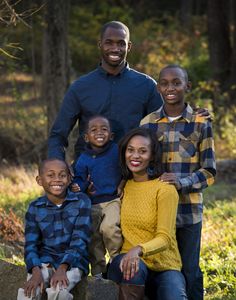 marriage after kids Family Photoshoot Outfit Ideas, Family Photo Outfits Winter, Photoshoot Outfit Ideas, African American Family, Fall Family Photo Outfits, Fall Family Pictures, Black Family, Afrikaanse Mode