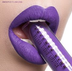 Jeffery star lippie Jeffree Star Lipstick, Lip Art Makeup, Beautiful Lipstick, Purple Lips, Purple Lipstick, Lip Service, All Things Purple