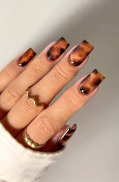 Gorgeous Autumn Nail Designs You’ll Love This Season Short Black And Brown Nails, Simple Unique Nail Designs, Tortus Nail Designs, Square Tortoise Shell Nails, Fall Nail Designs Short Square, Terracotta Nails, Tortie Nails, Tortoise Nail, Tortoiseshell Nails