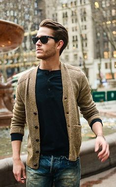 .:Casual Male Fashion Blog:. (retrodrive.tumblr.com)current trends | style | ideas | inspiration | non-flamboyant Cardigan Sleeves, Ray Ban Wayfarer, Dad Fashion, Mens Fashion Inspiration, Neue Outfits, Style Inspiration Winter, Sharp Dressed Man, Outfit Trends, Mens Winter Fashion