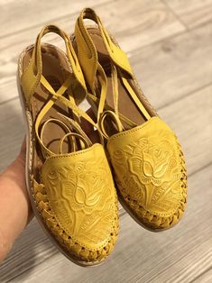 Mexican Attire, Spring Footwear, Latina Outfit, Succulent Seeds, Boho Shoes, Fiesta Theme