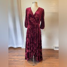 Calvin Klein Velvet Rosewood Burnout Floral Faux Wrap Dress, Size 6, Brand New With Tags, Excellent Condition, A Flowy Wrap Style Maxi Dress Featuring Velvet Design Adds Ethereal Elegance To Your Wardrobe. Surplice Neck. 3/4 Sleeves. Back Keyhole Cutout With Button Loop And Zip Closure. Wrap Style. Burnout Velvet Design. Originally $158!!! Calvin Klein V-neck Party Dress, Calvin Klein Formal Dress For Fall, Calvin Klein Fall Formal Dress, Calvin Klein Fall Evening Dress, Calvin Klein Evening Dress For Fall, Ethereal Elegance, Velvet Design, Burnout Velvet, Calvin Klein Red