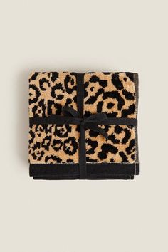 LEOPARD VELOUR BATH TOWEL - Leopard | ZARA United States Dorm Inspo, Wicked Game, King Comforter Sets, King Comforter, Apartment Inspiration