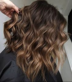 Naturally Wavy Hair Cuts, Dark To Light Hair, Global Hair Color, Celebrity Bobs, Hair Color For Brown Skin, Hair Instagram, Wavy Haircuts, Glamour Uk