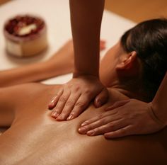 Valentine Massage, Massage Couple, Massage Dos, Back Massage, Swedish Massage, Aromatherapy Massage, Massage Benefits, Therapeutic Massage, Thai Massage