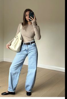 Baggy Jeans Outfit, Jean Trends, Loose Fit Jeans, Denim Trends, Loose Jeans, Fashion People, Jeans Outfit, Outfit Combinations, Casual Denim