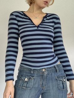 Kawaii Stripe Long Sleeve Tee Striped V Neck Long Sleeve Tee - AnotherChill Vintage Y2k Outfits, Korean Fashion Grunge, Street Y2k, Preppy Vintage, Y2k Preppy, Stripe Outfits, Stripe T Shirt, Estilo Preppy, Y2k Outfits