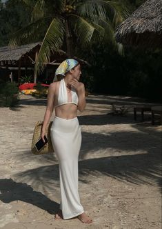 Classy Island Outfits, Elyu Beach Outfit, Cool Girl Beach Outfits, Palawan Outfit Ideas, Korean Beach Outfit Aesthetic, Beach White Outfit, Size 10 Women Outfits Body Types, Siargao Outfit, Conservative Beach Outfit