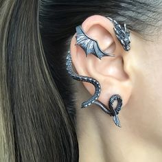 Profitez de la livraison et du retour gratuits pour les nouveaux utilisateurs Ušný Piercing, Dragon Ear Cuffs, ماثيو ماكونهي, Edgy Jewelry, Dragon Earrings, Gothic Earrings, Magical Jewelry, Dragon Jewelry, Vintage Punk