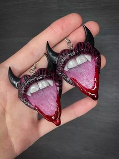 Earrings. Polymer clay lips with horns. | eBay Polymer Clay Plugs Gauges, Horror Clay Art, Polymer Clay Art Projects, Spooky Clay Earrings, Air Clay Earrings, Gothic Clay Ideas, Goth Polymer Clay, Unique Earrings Weird, Clay Mouth