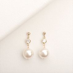 Please allow 1-3 weeks for production and delivery in not in stock.
Description:
Crystal Pearl with a Cubic Zirconia!
Details:
Stone: Crystal Pearl and crystal Pearl measures 10mm
Metal: Rose/Yellow Gold Fill; Sterling silver Bridesmaid Glam, Bridal 2023, Wedding Jewelery, Pearl Jewelry Wedding, Beaded Jewelry Designs, Bride Accessories, Jewelry Lookbook, Rose Yellow, Swarovski Pearls