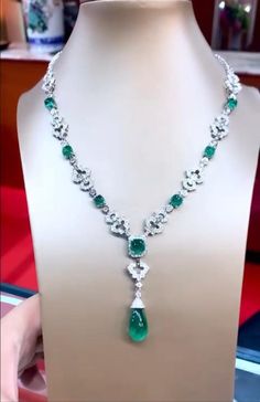 Luxury Pear-shaped Emerald Gemstone Necklace, Pear-shaped Emerald Necklace For Formal Events, Exquisite Pear-shaped Emerald Necklace For Formal Occasions, Luxury Teardrop Emerald Necklace With 17 Jewels, Luxury Pear-shaped Diamond Emerald Necklace, Luxury Pear-shaped Emerald Necklace With Diamonds, Elegant Green Pear-shaped Diamond Necklace, Formal Briolette Emerald Necklace, Formal Emerald Briolette Necklace