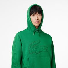 Fly the Lacoste flag in this hoodie. Premium construction + sophisticated finish details = a hip, authentic look. The quilted crocodile on the front is a true sign of reptile style. Lacoste Hoodie, Monogram Hoodie, Lacoste France, Lacoste Sweatshirt, Supreme Hoodie, Flannel Sweatshirt, Unique Outfit, Hoodie Xxl, Lacoste Men