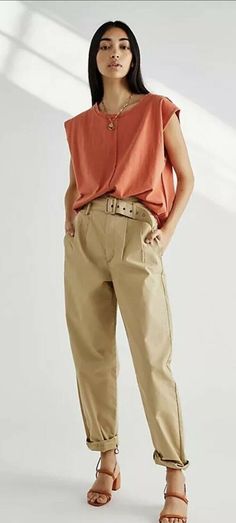 Levi’s Premium Tailor High Loose Taper Beige Pants Women’s Size 26x28. Beige Pants Women, Cute Casual College Outfits, Utility Pants Outfit, Masc Women, Flattering Pants, Trendy Pants, Casual College Outfits, Beige Pants, Utility Pants