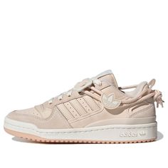 adidas originals Forum Low Sneakers/Shoes Adidas Originals Forum Low, Forum Low, Sneakers Pink, Black Gums, Low Sneakers, Stylish Sneakers, Sneakers Shoes, Skate Shoes, Nike Air Force Sneaker